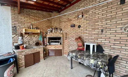 Sobrado à venda no tremembé com 3 suítes, piscina e 4 vagas!!!