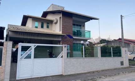 Casa com Suíte, Piscina e 3 Vagas – Potecas, São José/SC