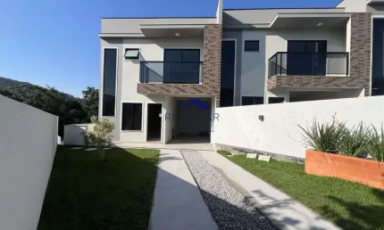 Excelente Sobrado com 3 Dormitórios e Churrasqueira – Jardim Botânico, São José