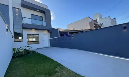 Sobrado com 2 Suítes, Jacuzzi e Edícula – Ipiranga, São José/SC
