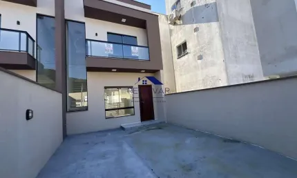 Sobrado com 2 Suítes, Piscina e Área Gourmet – Ipiranga, São José/SC