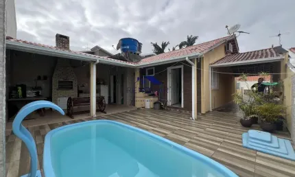 Casa com piscina, área gourmet e opção para 3 dormitórios – são josé/sc