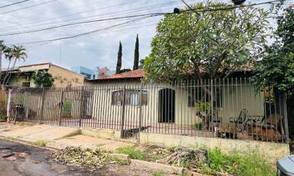 Casa com 5 quartos à venda na Rua Araguaia, 1, Vila Entroncamento, Campo Grande
