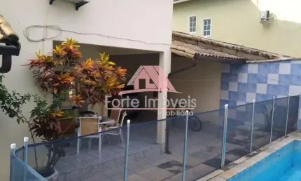 Casa duplex com 4 dormitórios sendo 1 suíte e piscina - cg/rj