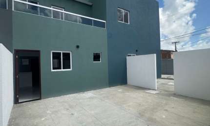 EXCELENTE CASA DUPLEX COM ACABAMENTO DIFERENCIADO, ÓTIMA LOCALIZAÇÃO, RUA CALÇADA,