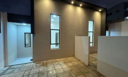 EXCELENTE CASA COM ACABAMENTO DIFERENCIADO, RUA CALÇADA