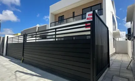 EXCELENTE APARTAMENTO, COM UM ÓTIMO ACABAMENTO, TÉRREO COM ÁREA PRIVATIVA.