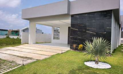 BELÍSSIMA CASA , COM ACABAMENTO DE ALTO PADRÃO, EM CONDOMINIO FECHADO.