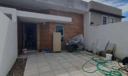 EXCELENTE CASA, ACABAMENTO DIFERENCIADO, RUA CALÇADA