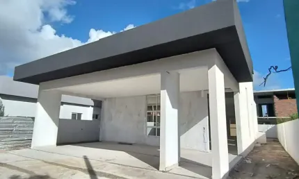 EXCELENTE CASA ALTO PADRÃO, EM CONDOMINIO FECHADO, COM ÁREA DE LAZER COMPLETA