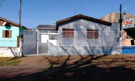 Casa Térrea 3 Dormitórios com Garagem e Churrasqueira na Av. Barão Bairro Boqueirão