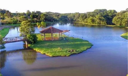 Terreno dos sonhos,  natureza e conforto unificados