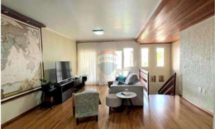 Casa com quatro dormitórios no Baiiro Morada da Colina