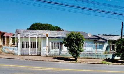 CASA EM PASSO FUNDO 4 QUARTOS (1 É SUÍTE) BOM PARA PONTO COMERCIAL E ESCRITÓRIO