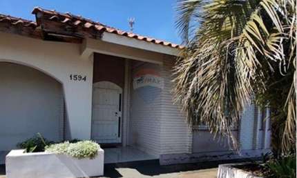 Casa com 3 quartos para alugar na Vila Lucas Araújo, Passo Fundo 