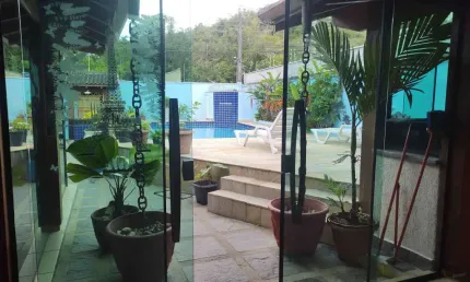 CASA TERREA NA PRAINHA À 50 METROS DA PRAINHA E DA MARTIM DE SÁ, CARAGUATATUBA SP