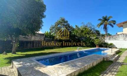 Linda Triplex à 100 metros da Praia Britânia, alguns passos do Mar
