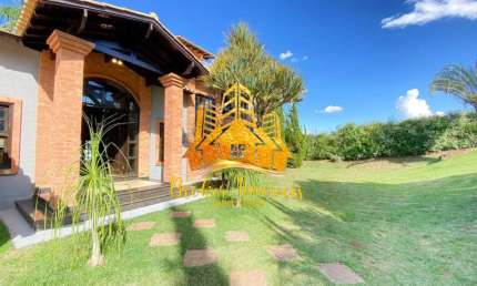 Casa de Alto Padrão no Condomínio Nova Fama em Minas Gerais