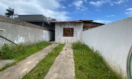 Casa térrea pronta para morar em excelente localização no Getuba!