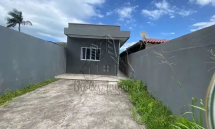 Casa térrea pronta para morar em excelente localização no Getuba!