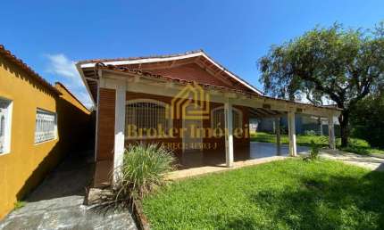 Charmosa casa térrea em localização privilegiada no Indaiá, com 5 dormitórios e muitas possibilidades!