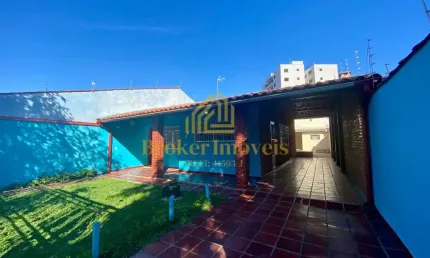 Excelente casa térrea com piscina na martim de sá bem pertinho da prainha e do parcão e 400 metros da praia.