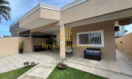 Casa térrea com 3 dormitórios, sendo uma suíte, piscina e churrasqueira no Massaguaçú.