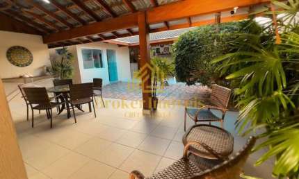 Oportunidade imperdível! Casa ampla com área de lazer completa e excelente localização