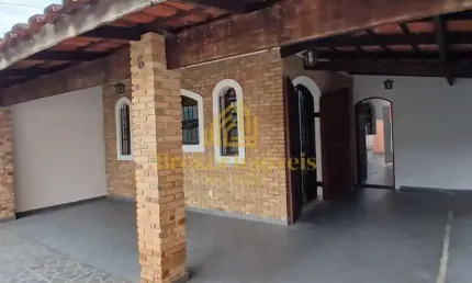 Excelente Terreno com Duas Casas e Amplo Espaço nos Fundos Ótima Localização!