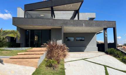 Casa em condomínio à venda em Bragança Paulista-SP, no Condomínio Terras de Santa Cruz: 3 quartos, 3 suítes, 2 salas, 3 banheiros, 4 vagas de garagem, 266 m².