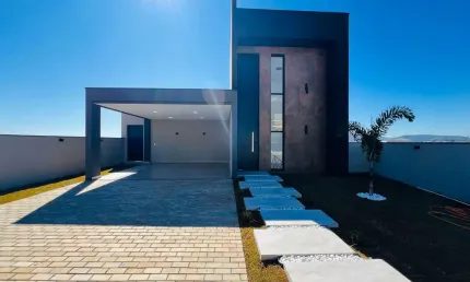 Imperdível: Casa em Condomínio à venda em Bragança Paulista-SP, 3 quartos, 3 suítes, 2 salas, 4 vagas de garagem, 190m².