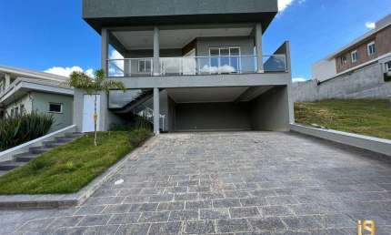 Casa à venda no Condomínio Vale das Águas em Bragança Paulista-SP