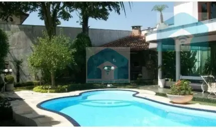 Casa em Interlagos com 4 Dormitórios, 2 Suítes e 4 Vagas
