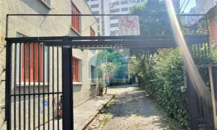 Sobrado comercial para locação na Higienópolis, com 75m², 6 salas, 2 banheiros, em vila fechada