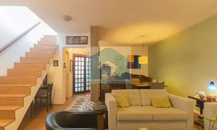 Sobrado com 3 dormitórios sendo 1 suite e 4 banheiros à Venda, 224 m² por R$ 1.450.000
