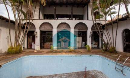 Casa com 5 Quartos e 5 banheiros à Venda, 1000 m² por R$ 3.350.000