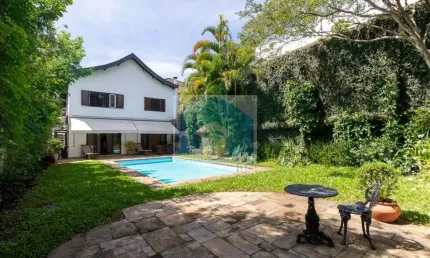 Sobrado 4 dormitórios com piscina no Brooklin Velho