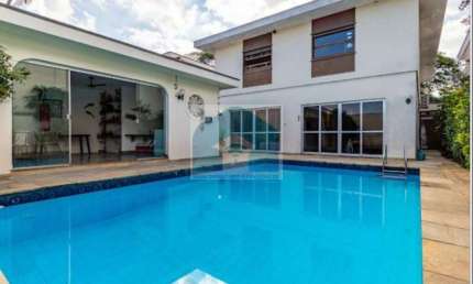 Casa com 4 Quartos e 4 banheiros à Venda, 363m² por R$ 2.900.000