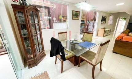 Casa para venda tem 220 metros quadrados com 4 quartos em Itaipu - Niterói - RJ