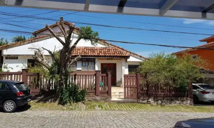 Casa para venda possui 410 metros quadrados com 7 quartos Camboinhas Niterói RJ