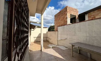 Classe A Imóveis apresenta: Casa aconchegante e espaçosa no Dom Cabral