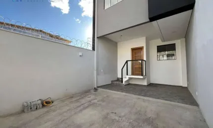 A Classe A oferece esta Casa com 3 dormitórios à venda, 155 m² por R$ 750.000 - Cabral - Contagem/MG