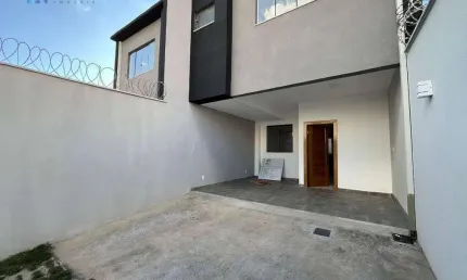 Classe A oferece esta Casa com 3 dormitórios à venda, 155 m² por R$ 750.000 - Cabral - Contagem/MG