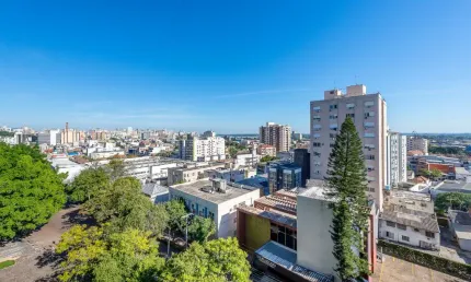 Apartamento três quartos e duas vagas no bairro Moinhos de Vento