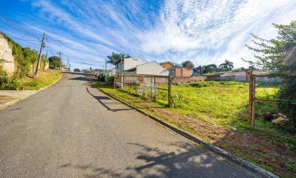 Terreno à venda na Rua Juvenal dos Santos, 66, Cascatinha, Curitiba, 646 m2 por R$ 690.000