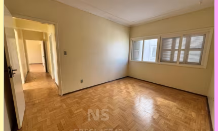 Apartamento de 03 Dorms. + Depend. ou Depósito. Espaçoso e Ensolarado no Coração de Pelotas!