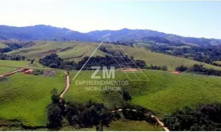 Fazenda à venda na Rua Presidente Tancredo Neves, 1, Centro, Monte Sião, 20031 m2 por R$ 235.000