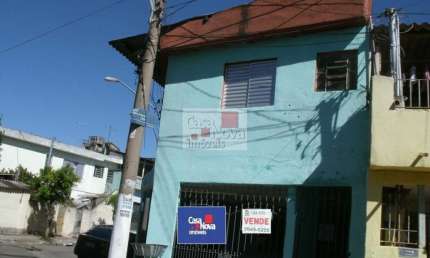 Imóvel bom para renda com três moradias,rua residencial.