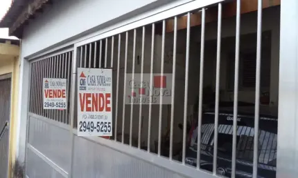 Casa Térrea bem localizada bairro residencial,com duas vagas.