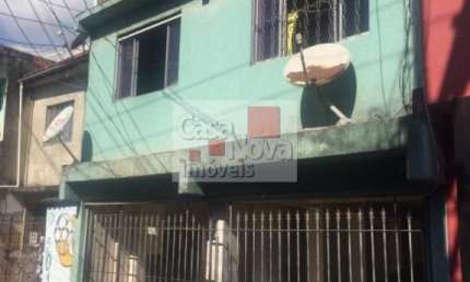 Imóvel bom para renda,todas alugadas,são no total de 4 casas e duas vagas.